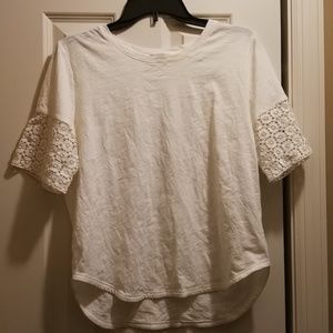 Geometric sleeve white Loft tee